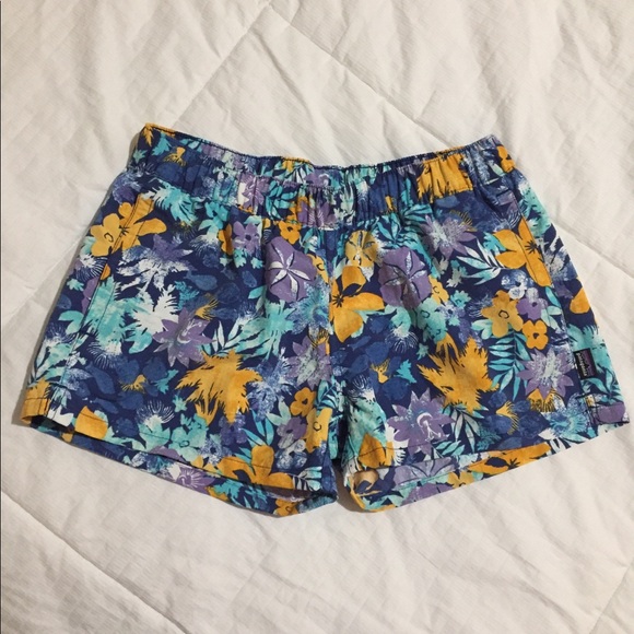 Patagonia Pants - Women’s barely baggies shorts 2 1/2”